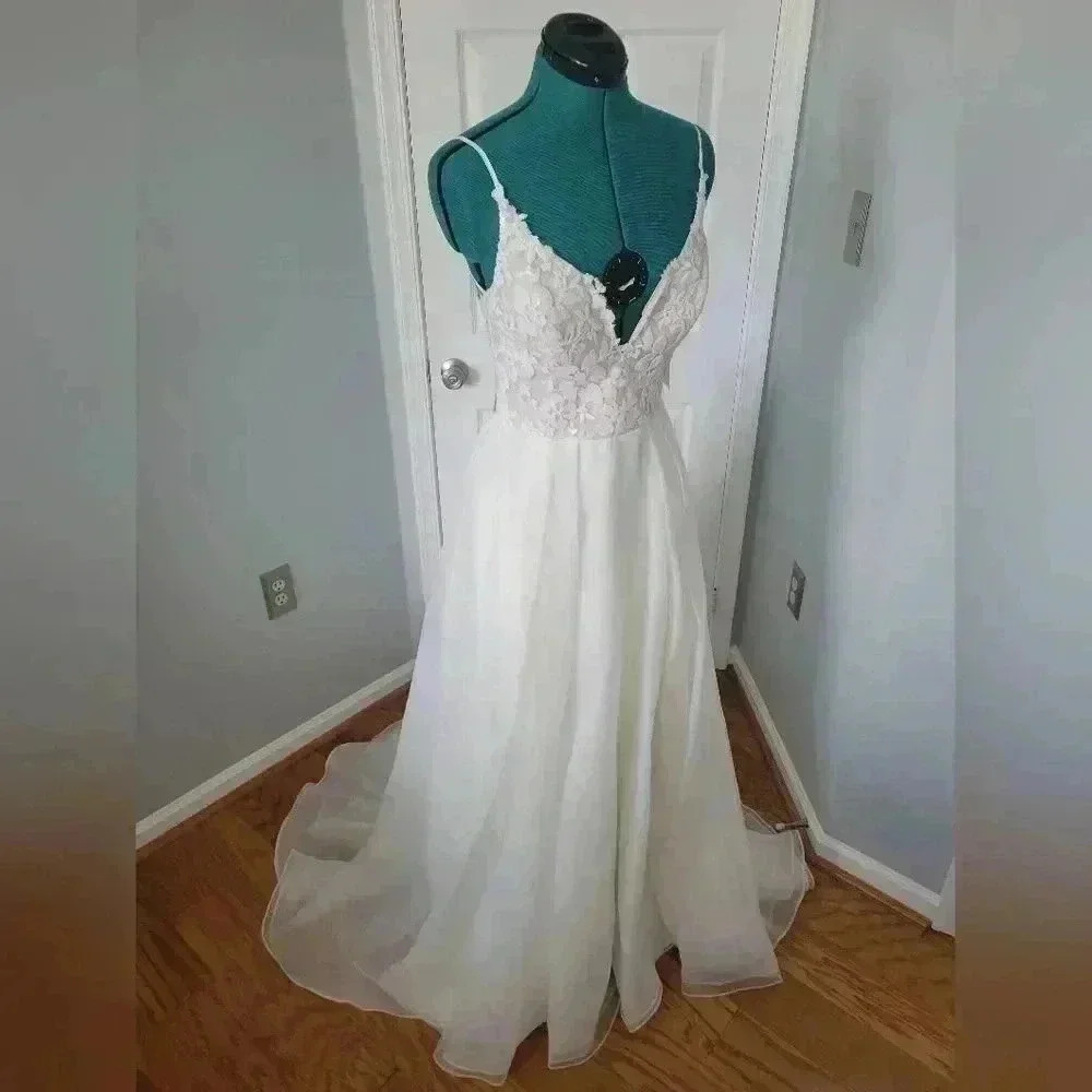 NWT Blush by Hayley Paige Deja Size 12 (US 8)